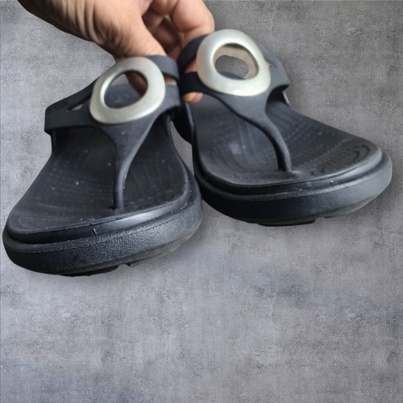 CROCS Thong O Ring Black Sandals Women's Size 10 - Picture 6 of 7